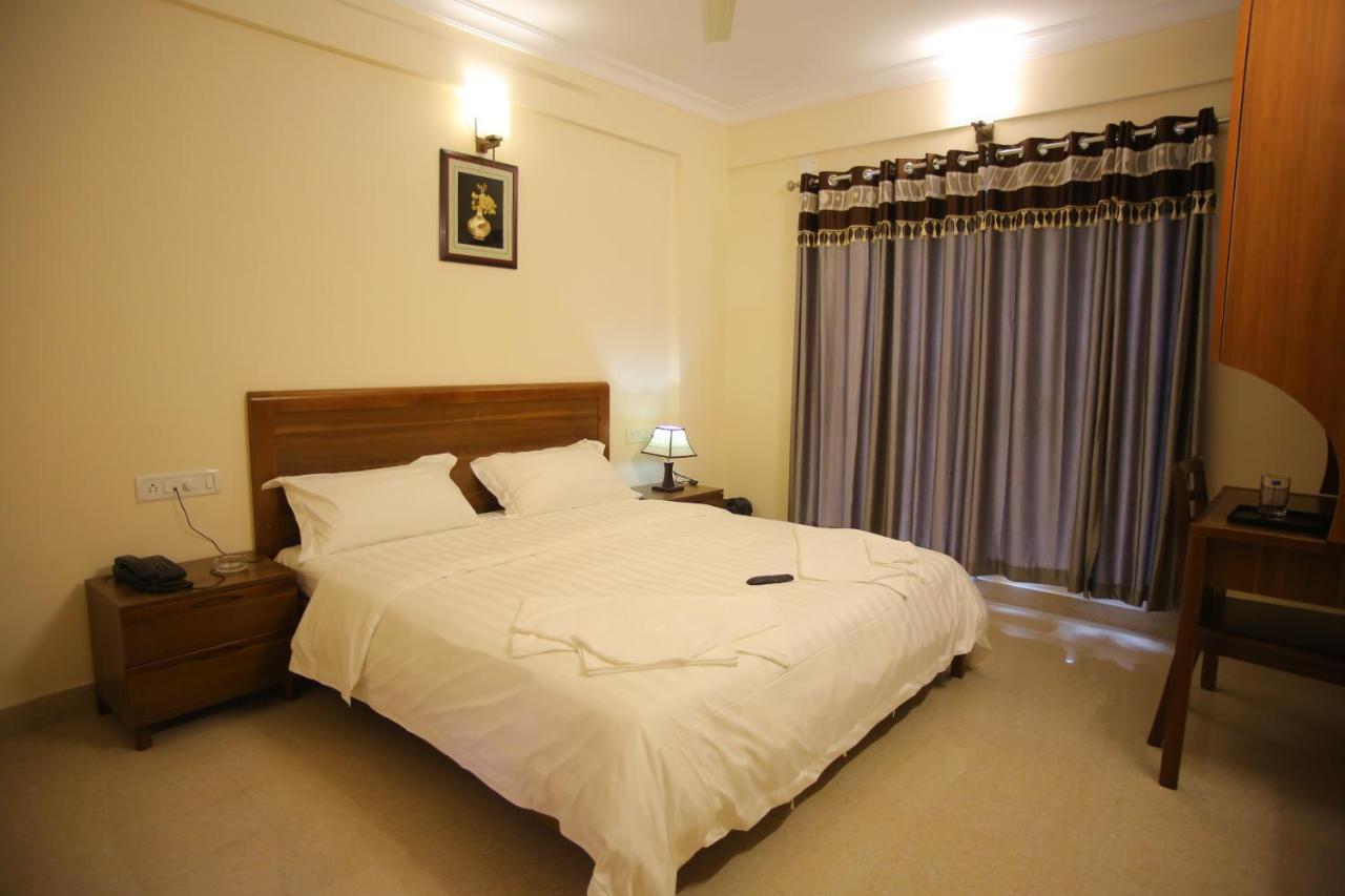 The Lounge Business Hotel Bangalore Exterior photo